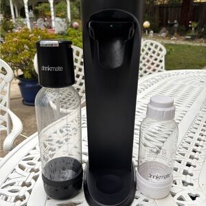 Drinkmate Carbonator with Black and White Bottles